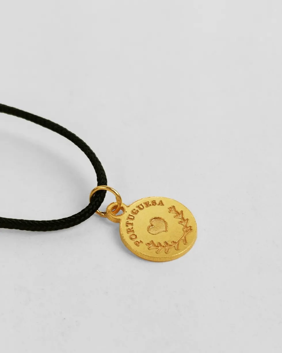 Medalha gravada em prata dourada “Portuguesa”